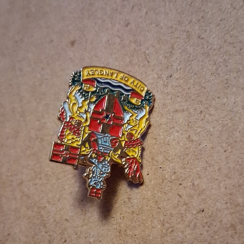 City of Langley Enamel Lapel Pin BC - Picture 3 of 6